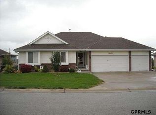 19593 Ridgeway Dr, Plattsmouth, NE 68048