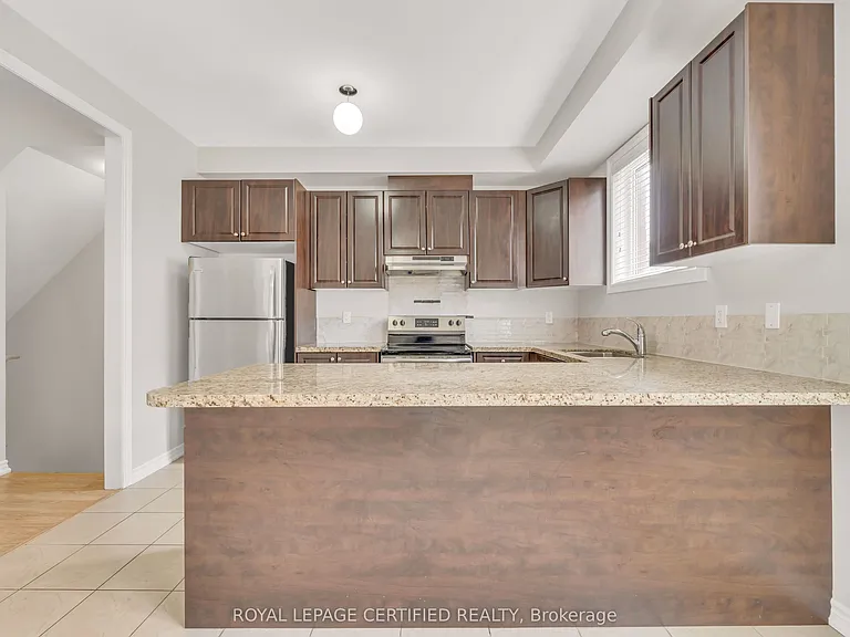 13 Shiff Cres — Photo 2