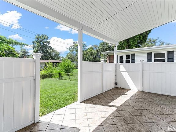 3rd image of 1445 Thoroughbred Ln