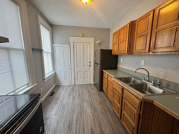 4th image of 902 N Harrison St Unit 2