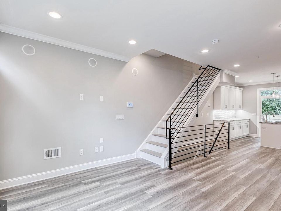 1st image of 2121 N Orianna St