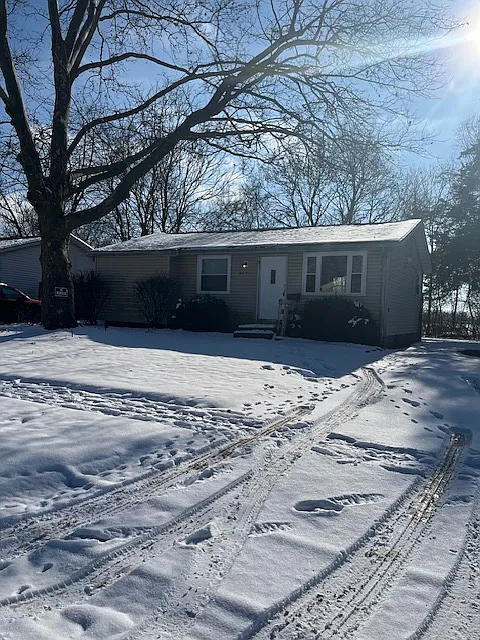 3 bed, 816 sqft, $1,400 — Photo 1