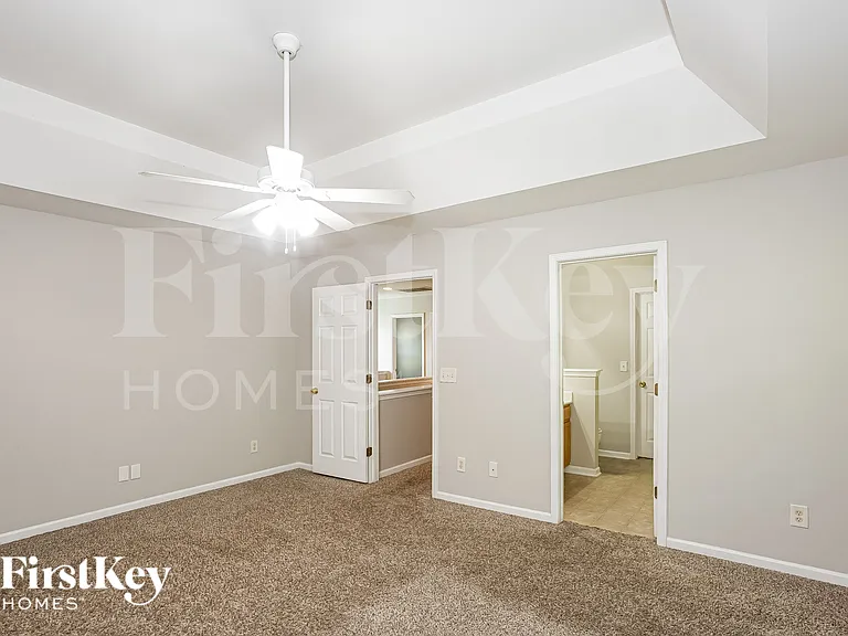 8605 Royal Bluff Dr — Photo 10