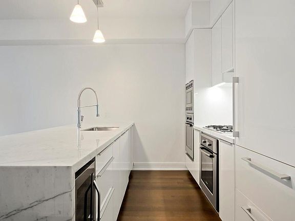 4th image of 5 Franklin Pl APT 7C