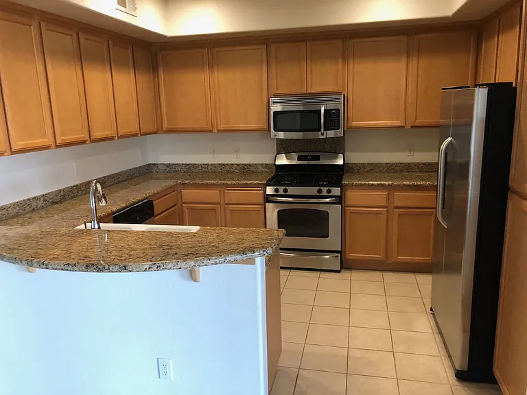 Glenoaks Villas — Photo 72