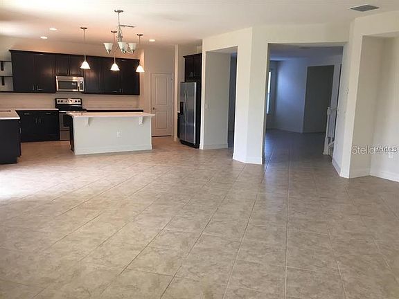 4th image of 11611 Chateaubriand Ave