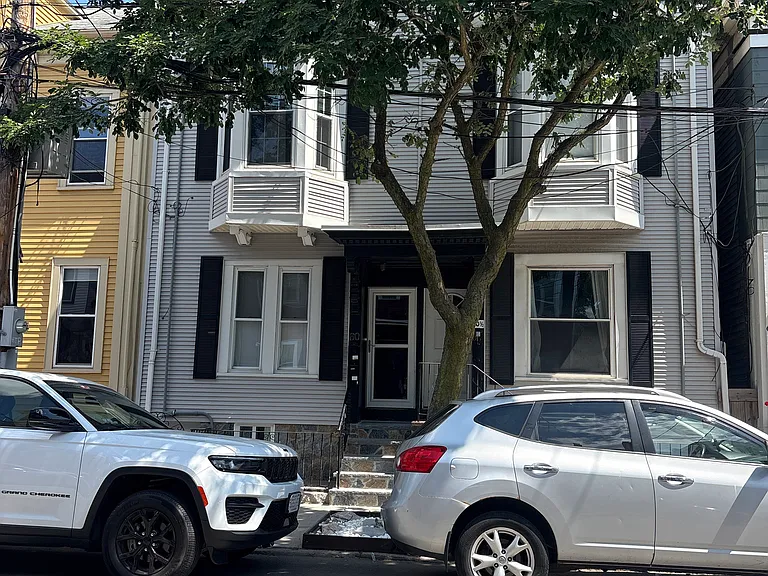 G St — Photo 27