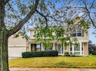 960 Woodhill Dr, Carol Stream, IL 60188