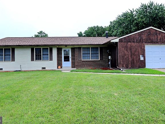3rd image of 2100 Greenwood Dr