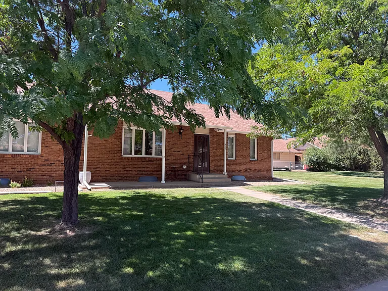 403 Dahlia St — Photo 12