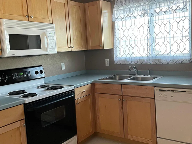 Sunny kitchen!
