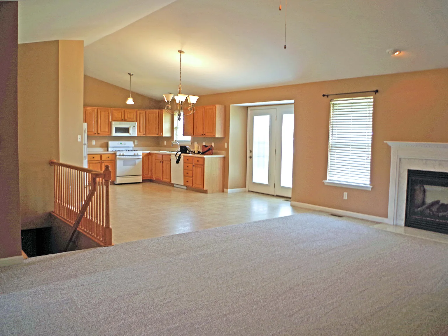 3 bed, 1658 sqft, $2,100 — Photo 3