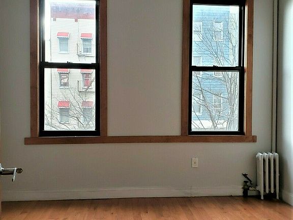 5th image of 241 Montrose Ave #2C