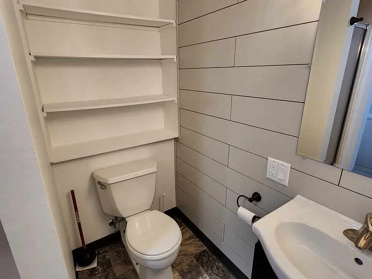 517 1st Ave S #3 — Photo 14