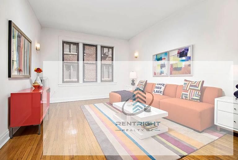 2nd image of 632-42 W Addison St #38