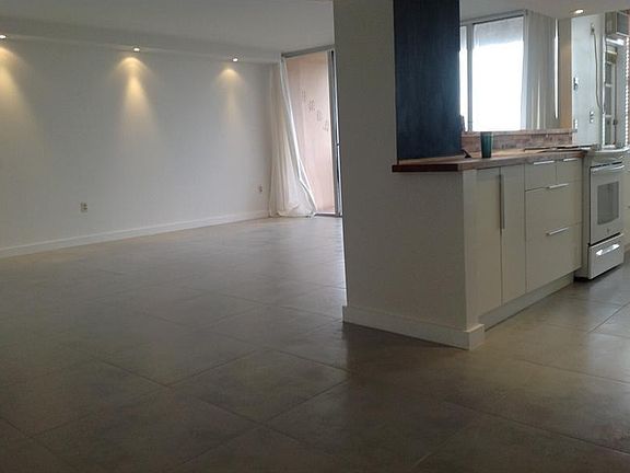 3rd image of 18011 Biscayne Blvd #16011