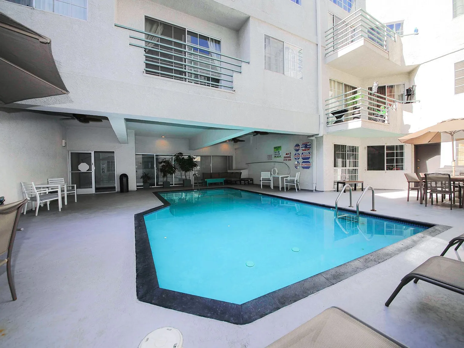 Sterling Court Apartments — Photo 3