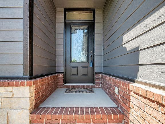 5th image of 2609 N Garnett St