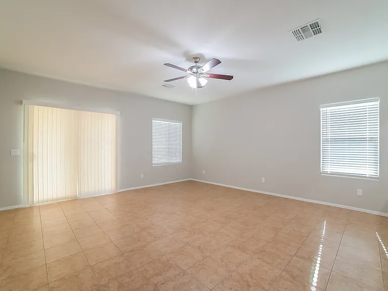 19284 W Woodlands Ave — Photo 3