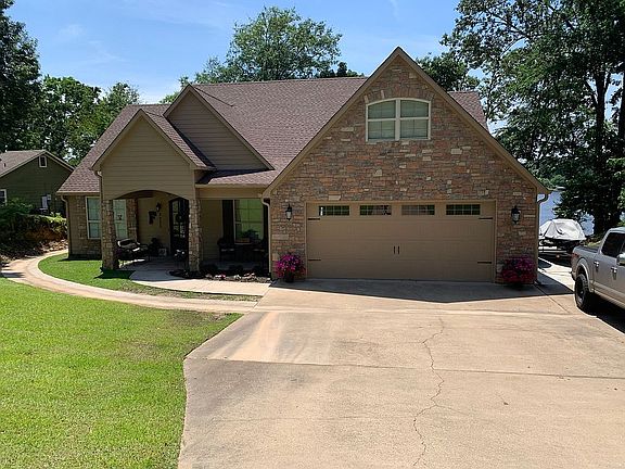 4th image of 2025 E Lake Dr