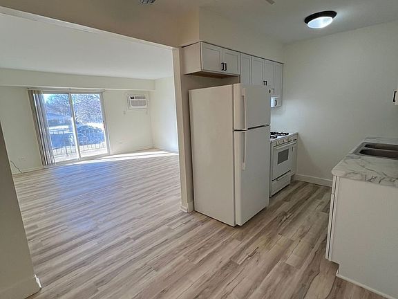 4th image of 4322 Lindenwood Dr #3SW