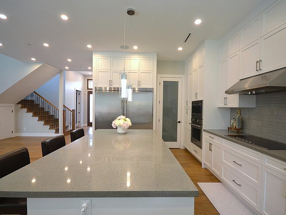 5th image of 12409 193b St