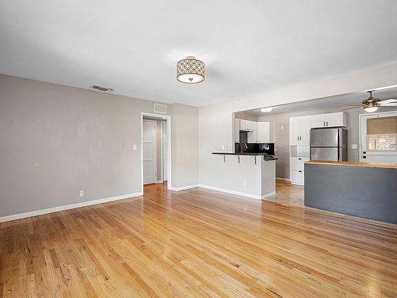 5th image of 16026 Valerio St