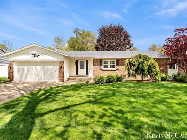 1746 Edgewood Ave SE, Grand Rapids, MI 49506