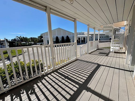 3rd image of 216 NE Seabreeze Dr #216