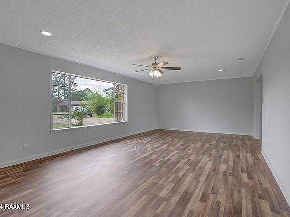4th image of 407 Martin Luther King Dr