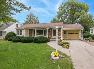 141 21st St NW, Cedar Rapids, IA 52405