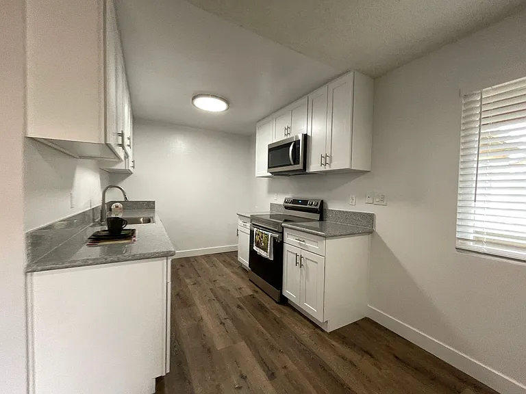 20353 Saticoy St — Photo 54