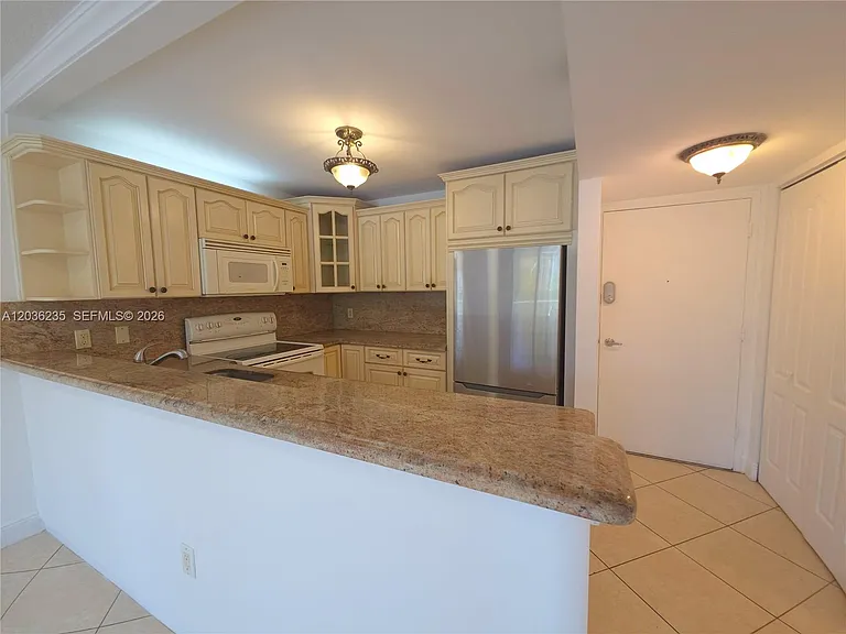 401 Ocean Dr #304 — Photo 6