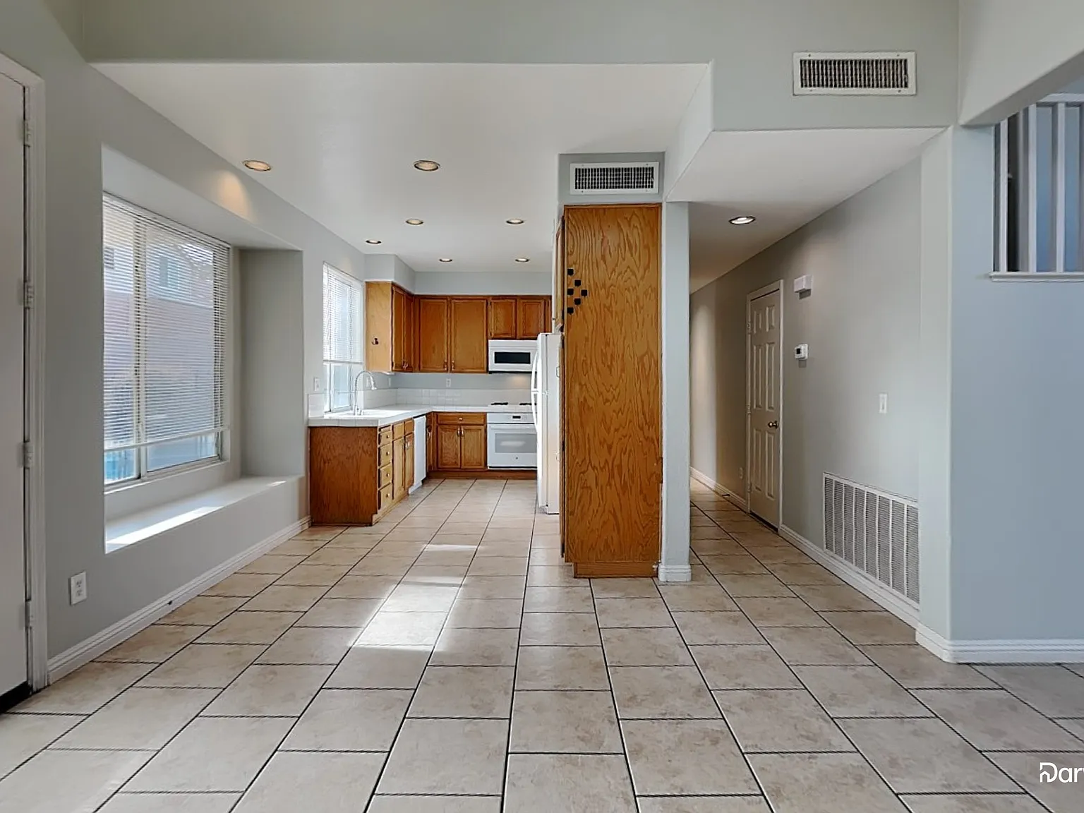 5 bed, 3.0 bath, 2140 sqft, $2,975 — Photo 3