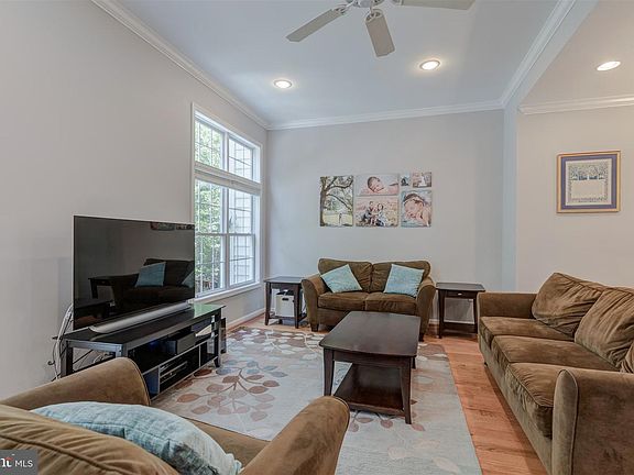 5th image of 411 Ashford La