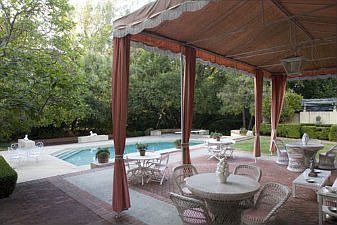 Pool :: 130 Bridge Road