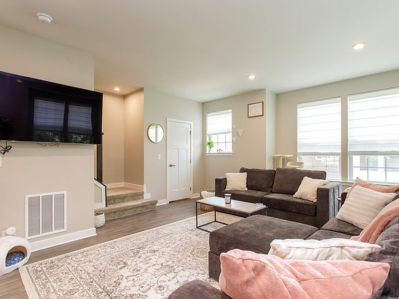 5th image of 10619 Paige Cir