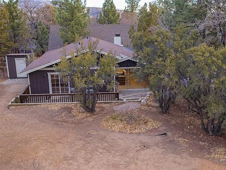 888 Victoria Ln — Photo 11