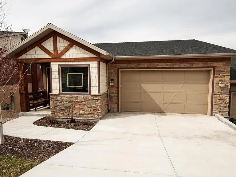 1426 Hailstone Dr — Photo 2