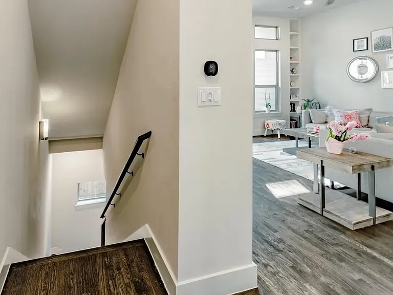 4222 Roseland #105 — Photo 13