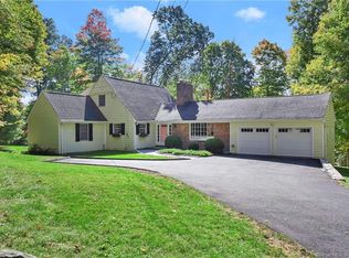 18 Pinecrest Dr, Ridgefield, CT 06877