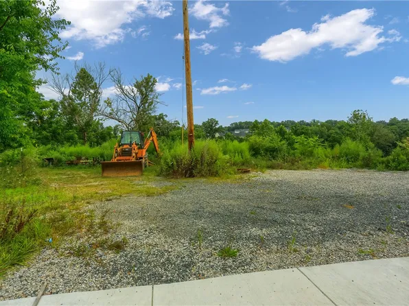 1 Beaver Grade Rd, Mc Kees Rocks, PA 15136