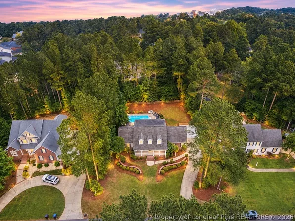2704 Cobblestone Dr, Sanford, NC 27330