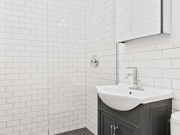 5th image of 263 W 131st St #4B