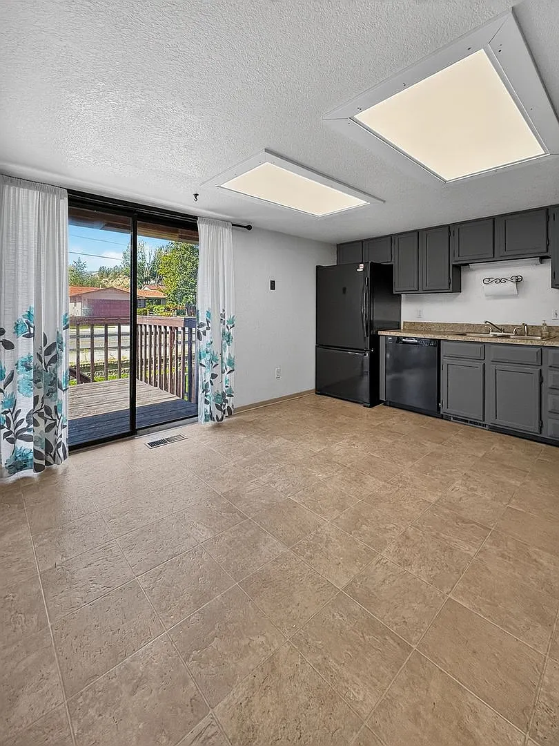 3 Bed 2.5 Bath Heights Condo — Photo 3
