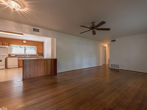 3rd image of 5216 Greenway Dr