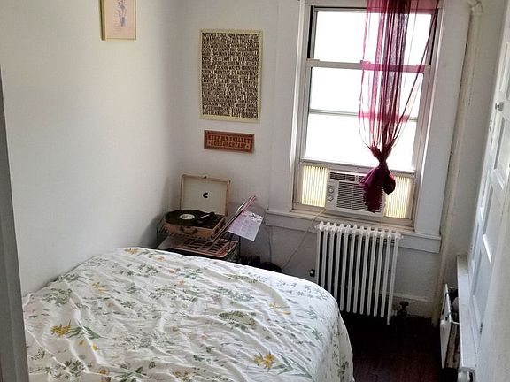 3rd image of 243 Scholes St APT 3