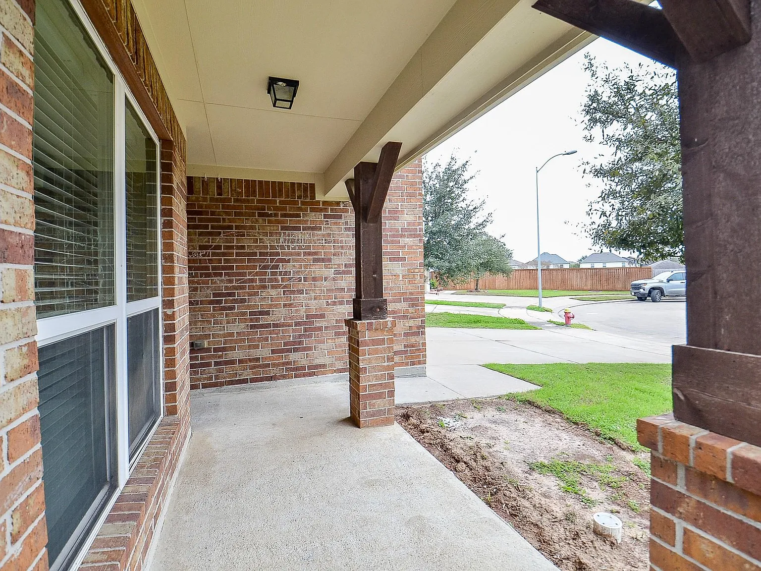 4 bed, 2.5 bath, 2122 sqft, $2,200 — Photo 4