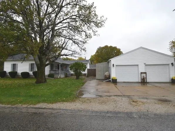 206 N 8th St, Cornell, IL 61319