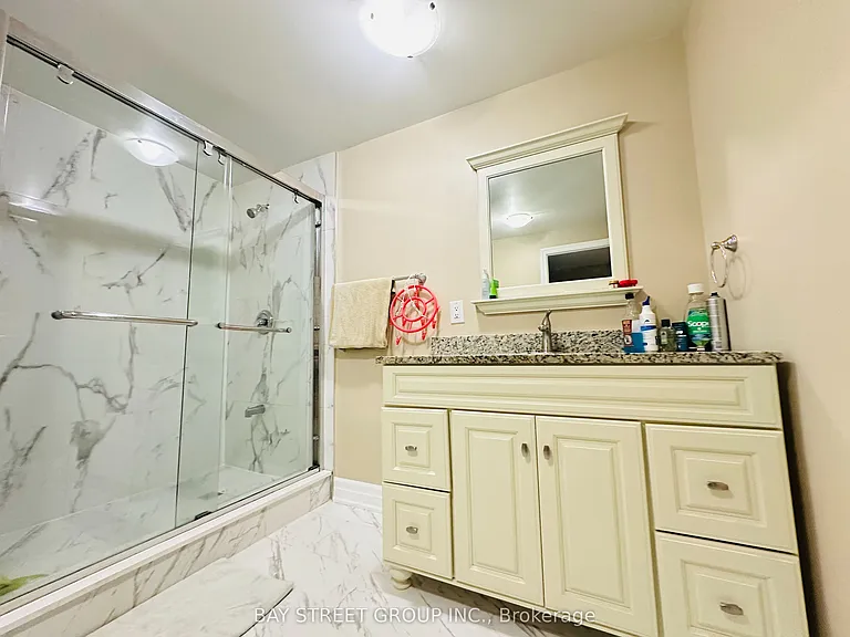 118 Fairglen Ave — Photo 35